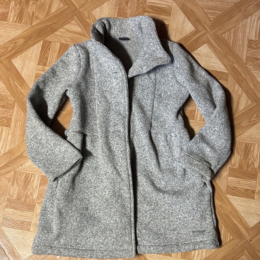 Girl’s Gray Fleece Patagonia Jacket